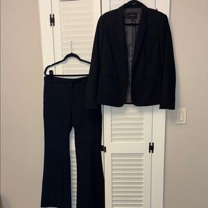 banana Republic Black Two-Piece Women's Suit Blazer & Pants Sz 10